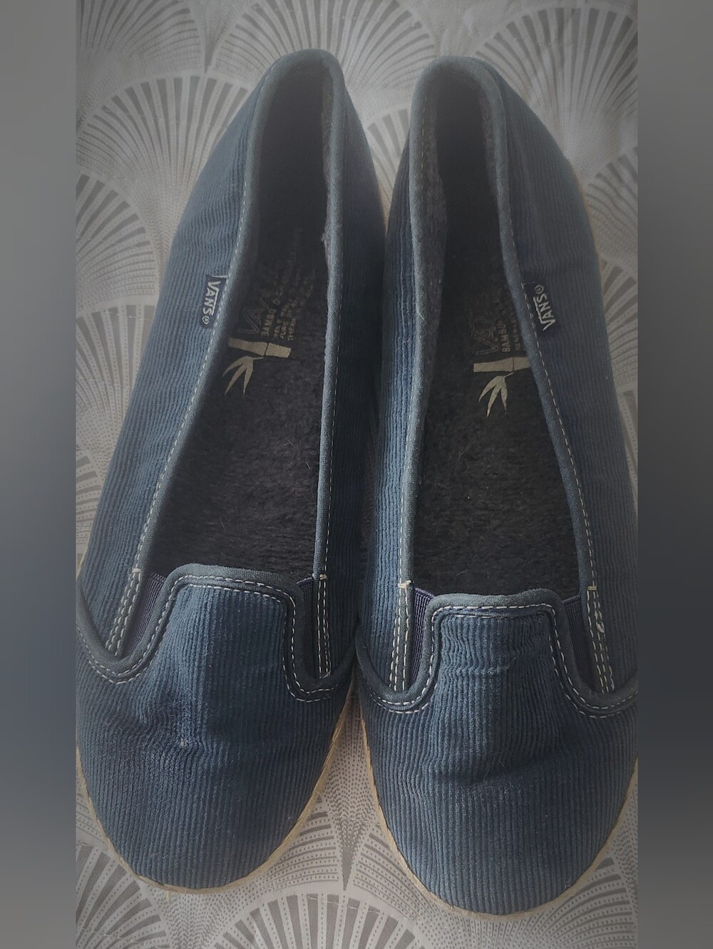 These are a vintage style of Vans corduroy slip-on ballet flats, Size 7!